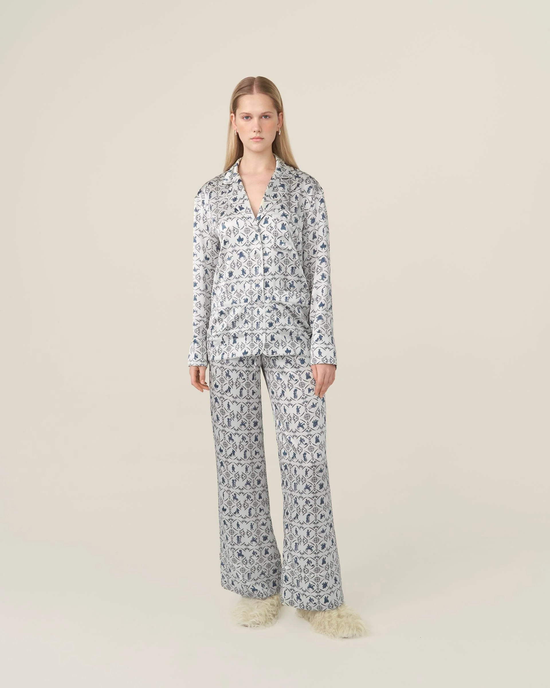 Silk shirt 'Vechornytsi' in milk - Image 3